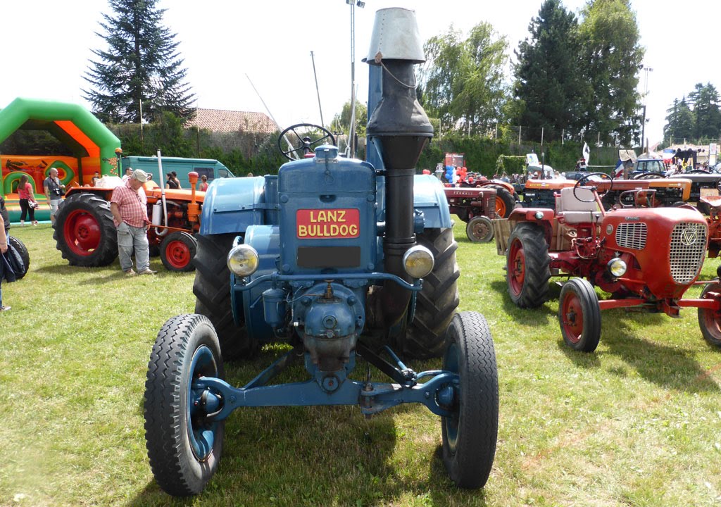 Chabons Comice a Agricole Le 21 Aout 2016 Le D&eacute;fil&eacute; et les vieux Tracteurs