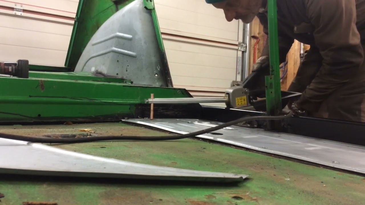 Citroën 2CV Soudure Planchers new floor panels welding