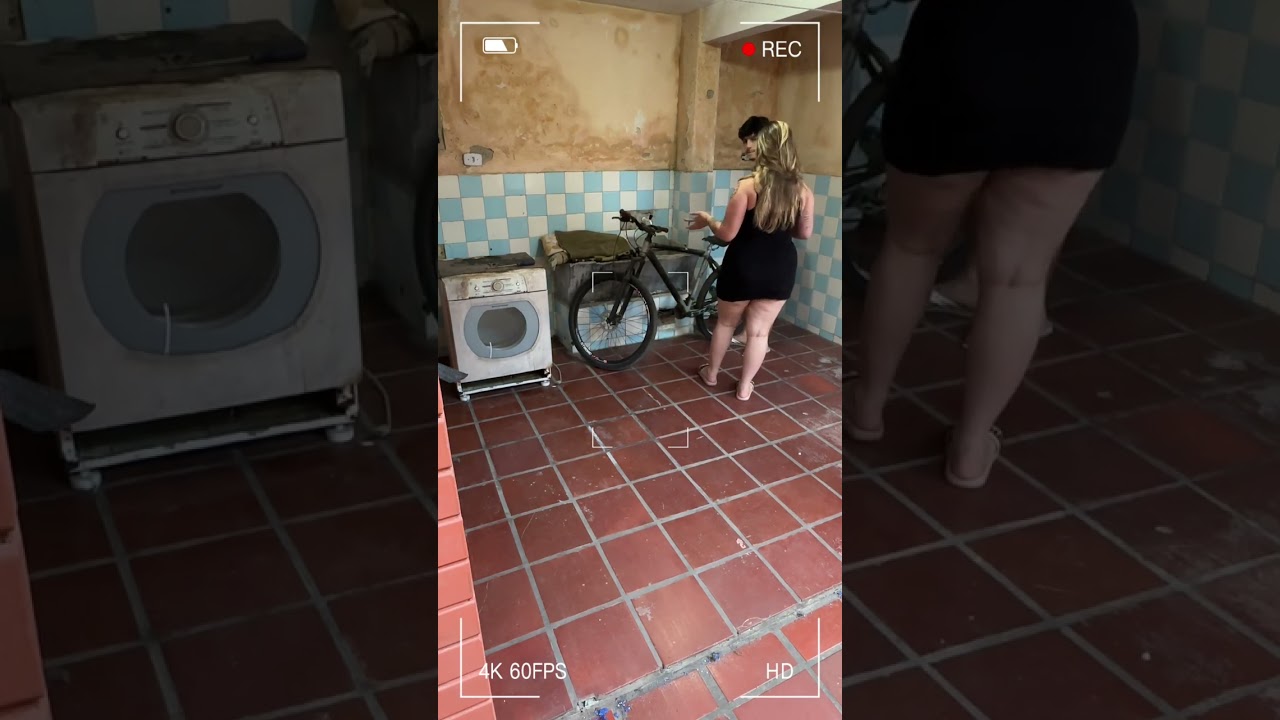 Il mio vicino mi ha aiutato con la bicicletta… ma non me l’aspettavo così 🚲😳