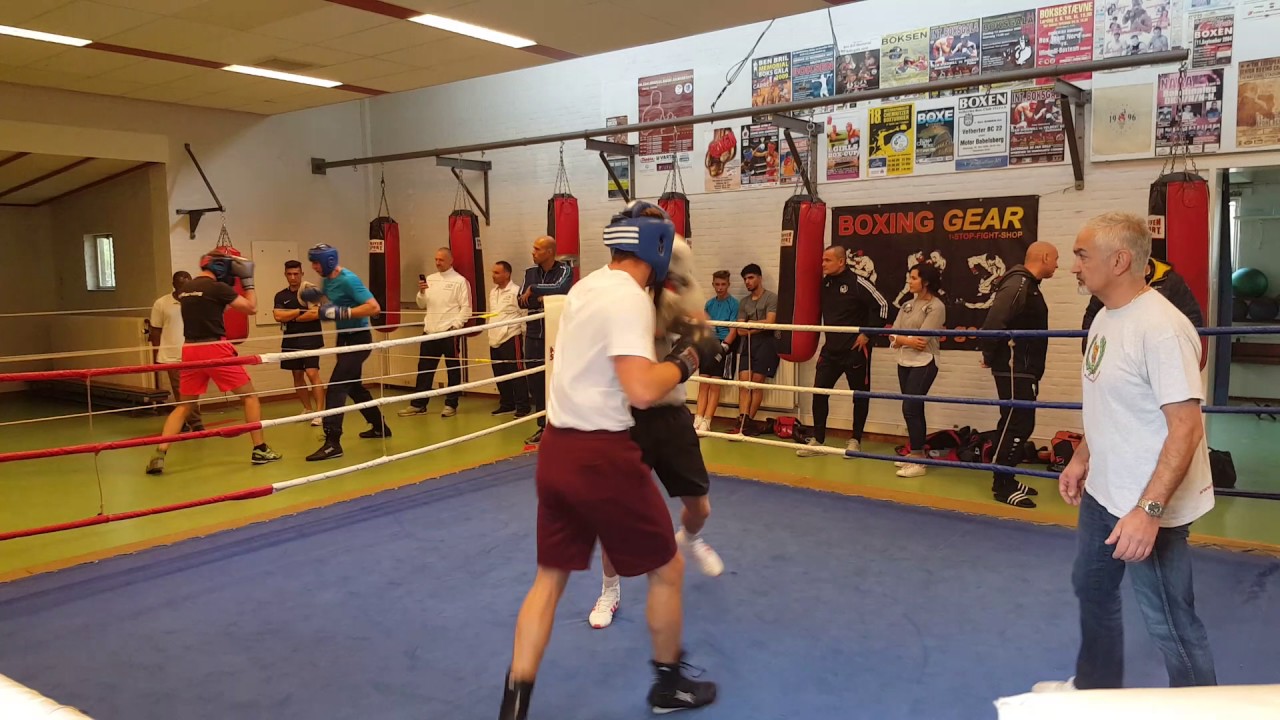 Hannes Gernaat sparren met max van der pas