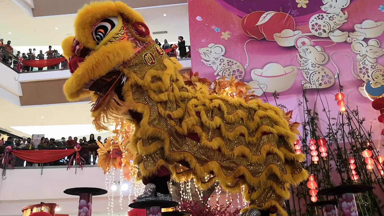 Lion dance in IOI City Mall - CNY 2020