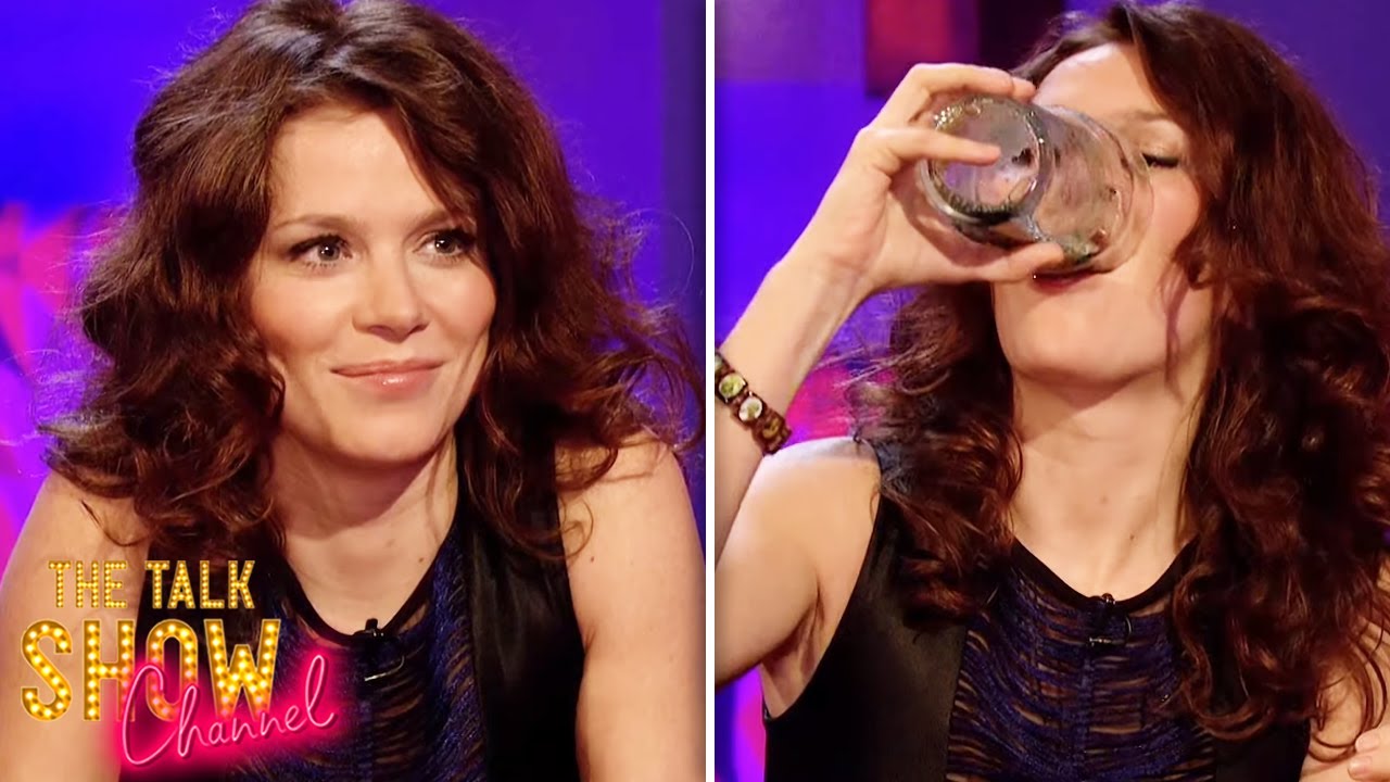 Anna Friel & Jonathan Ross Try Her Special Green Juice | Friday Night With Jonathan Ross