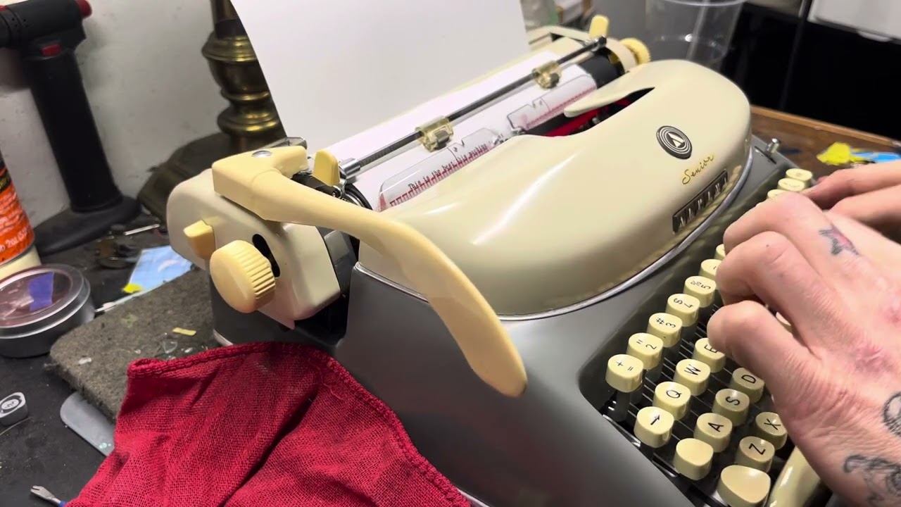 Alpina SK-24 Senior Typewriter Overview Show and Tell