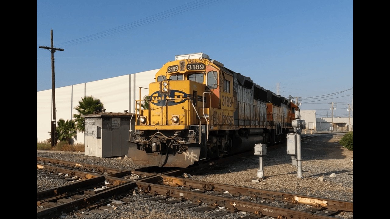Chasing the Los Angeles Junction railway co. in Vernon CA with Nathan P3 horn and ATSF power! MBells