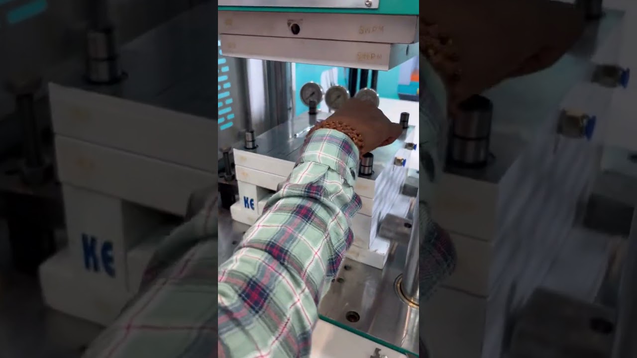 KNIFE  HANDLE MAKING VERTICAL  INJECTION MOLDING MACHINE 8460146156