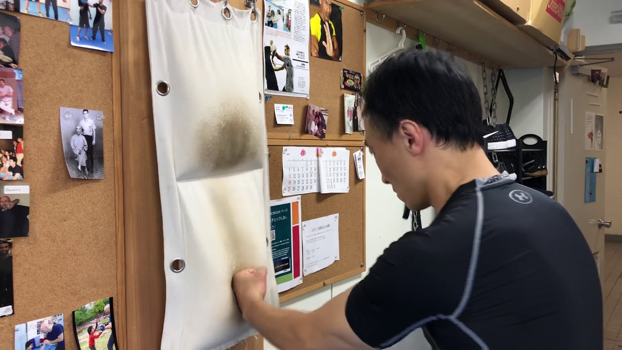 Wing chun Wall bag chain punch