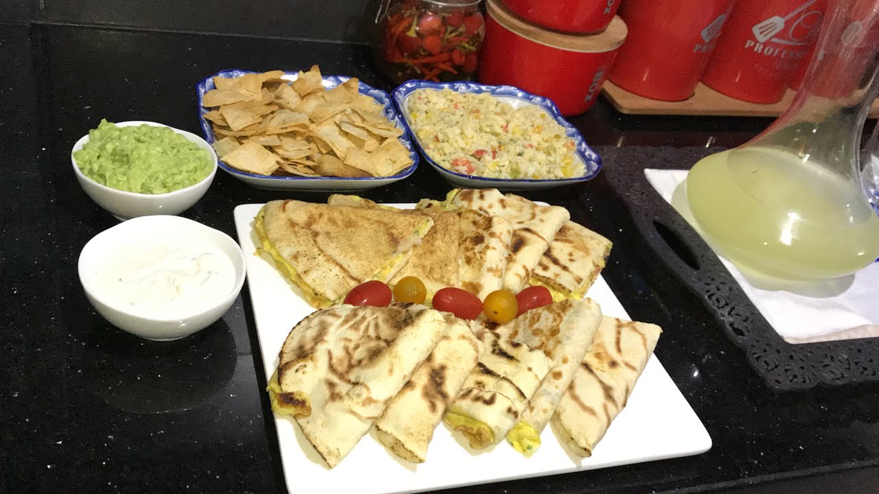 هانا جيت وجيتكم بسندويتشات غتهنيكم من العشا 🌮🤤💞