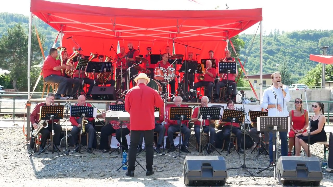Dechový orchestr Hradec nad Moravicí- Má první láska se dnes vdává-  Karel Gott