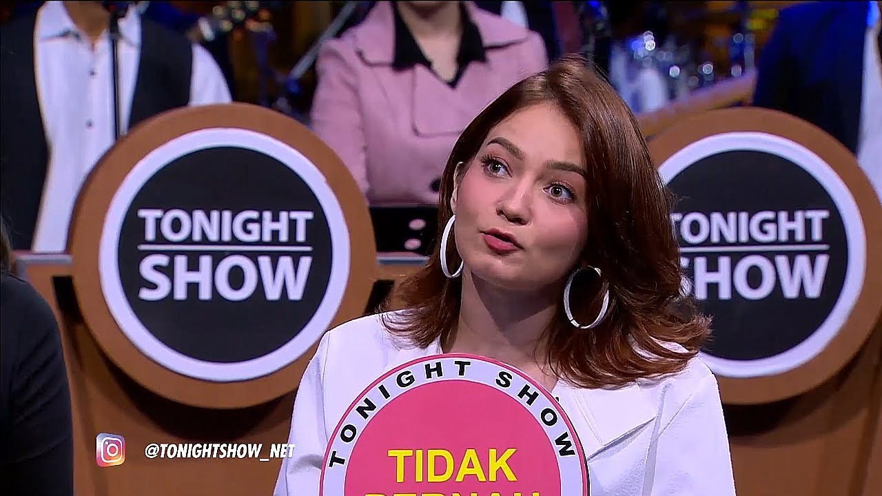 Cewek Secantik Enzy Ternyata Pernah Kentut Didalam Lift