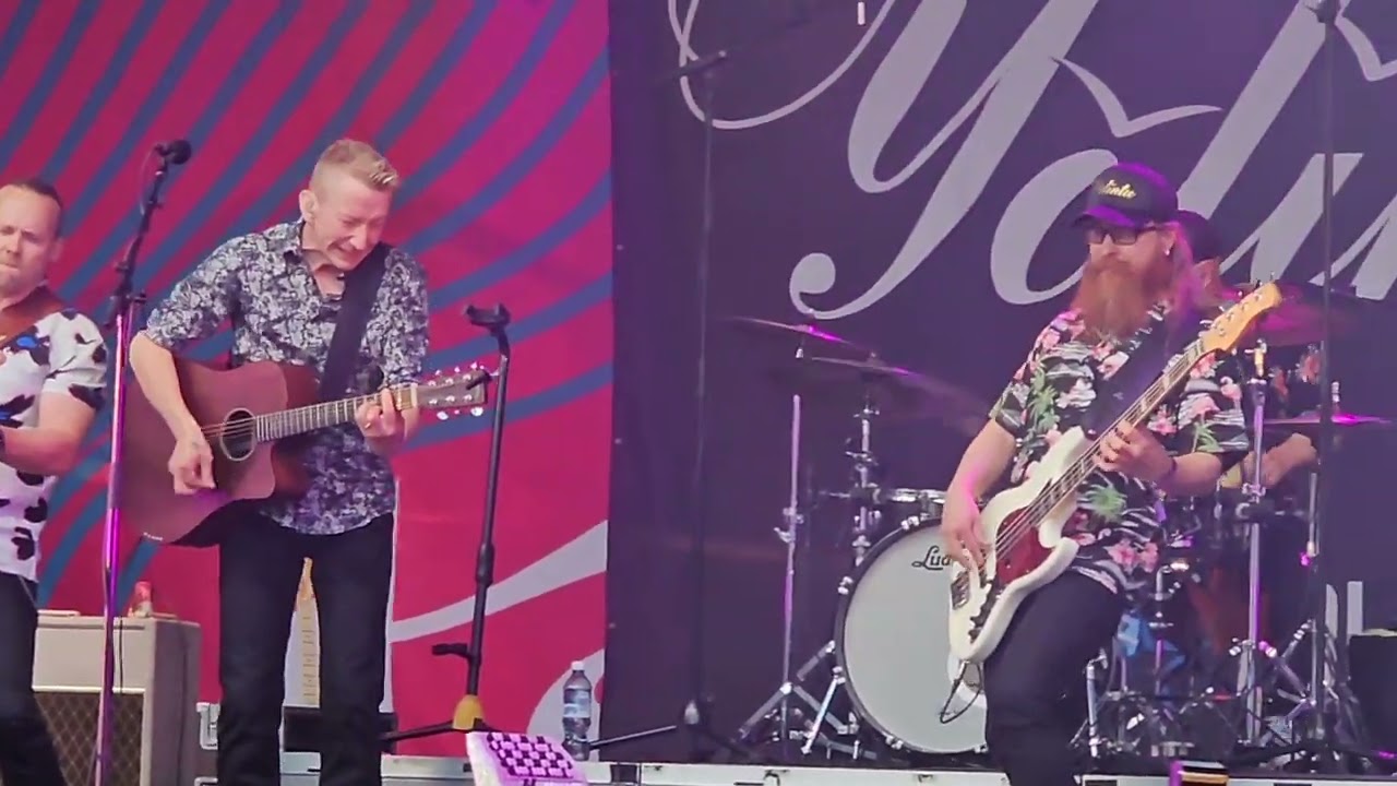 Yölintu,  Mennyttä miestä, live @tangomarkkinat 2023