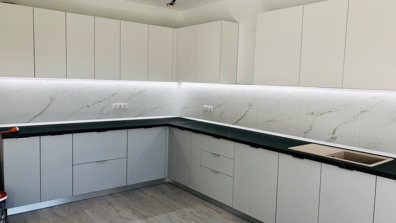 Mobilier de bucatarie realizat din Pal Alb Alpin