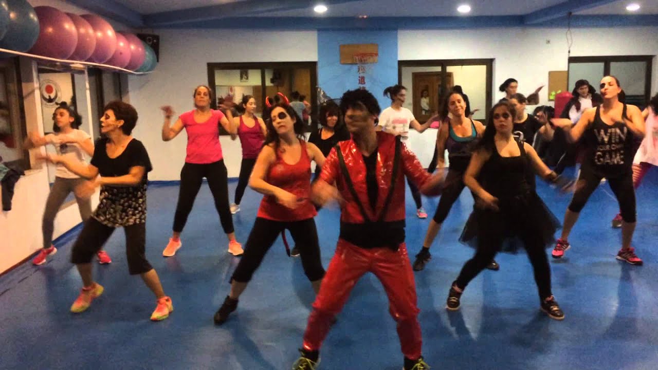 Celebrando Halloween con THRILLER , ZUMBA con Jose en Holiday Fitness Gym