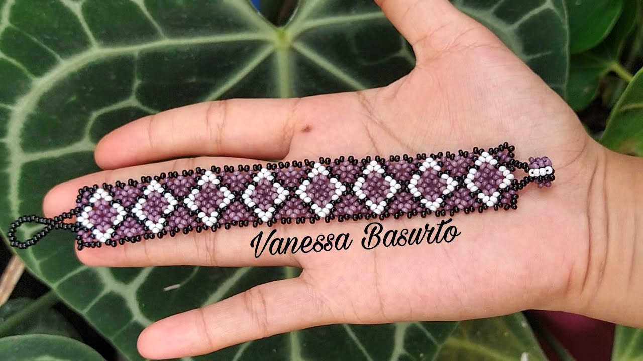 Pulsera estilo Arte Huichol en colores morado (facil de realizar)
