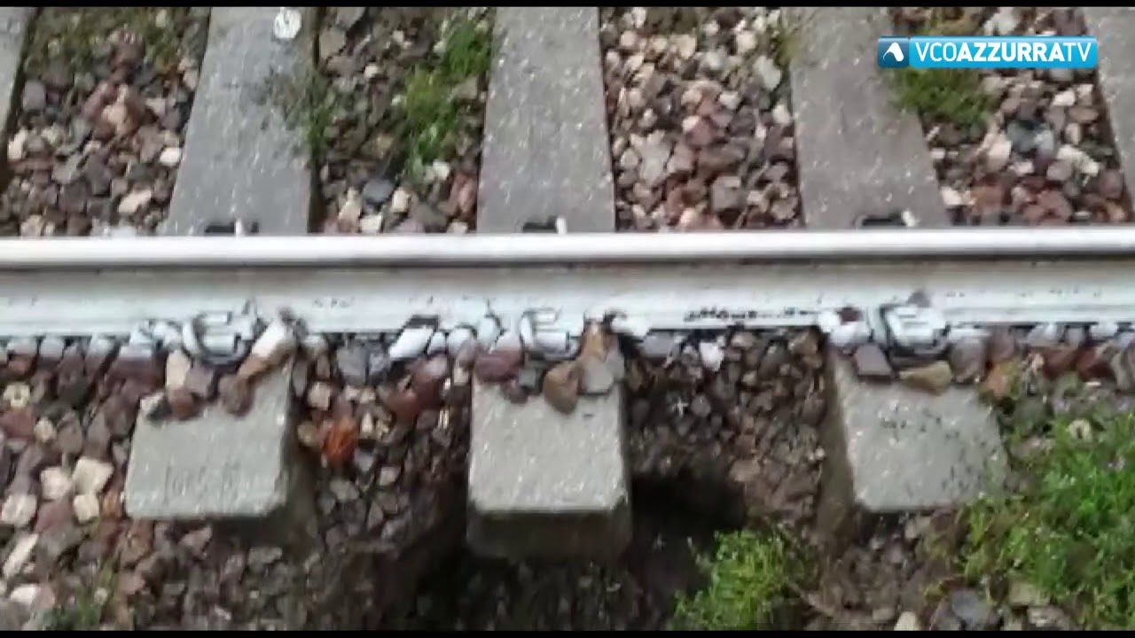 Tecnici di Rfi in stazione a Verbania