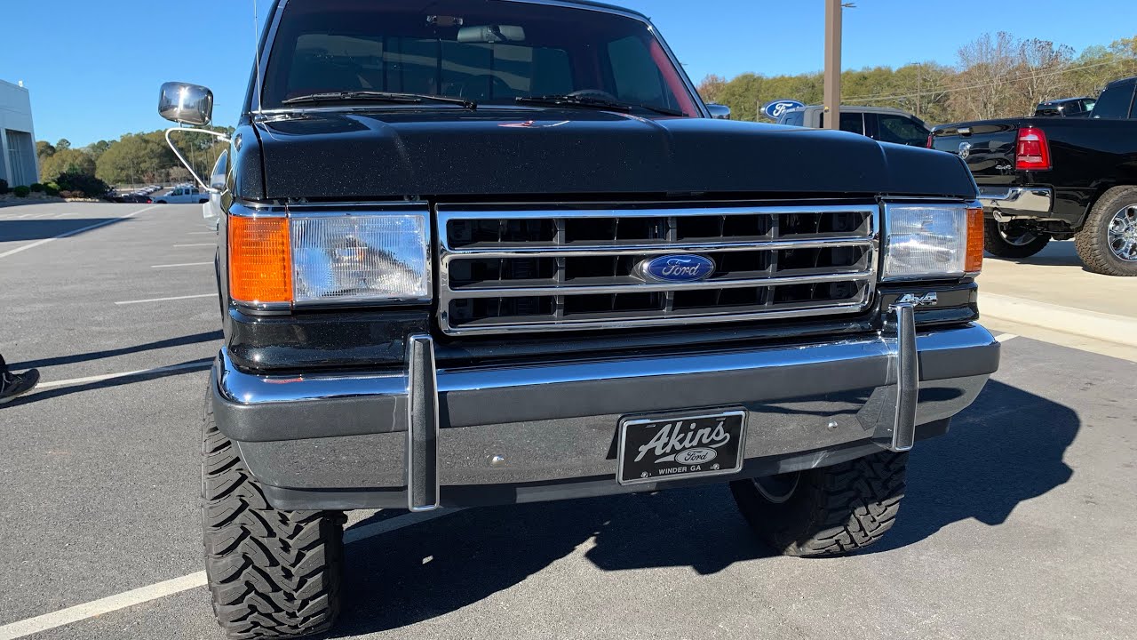 Реставрация и трансформация Ford F150 Lariat XLT 1991 года от Akins