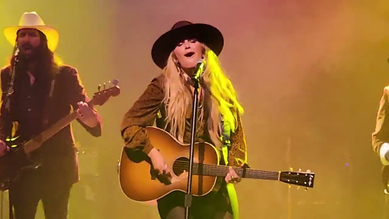 Lainey Wilson @ The Rialto in Tuscon AZ 11/19/22 Rolling Stone