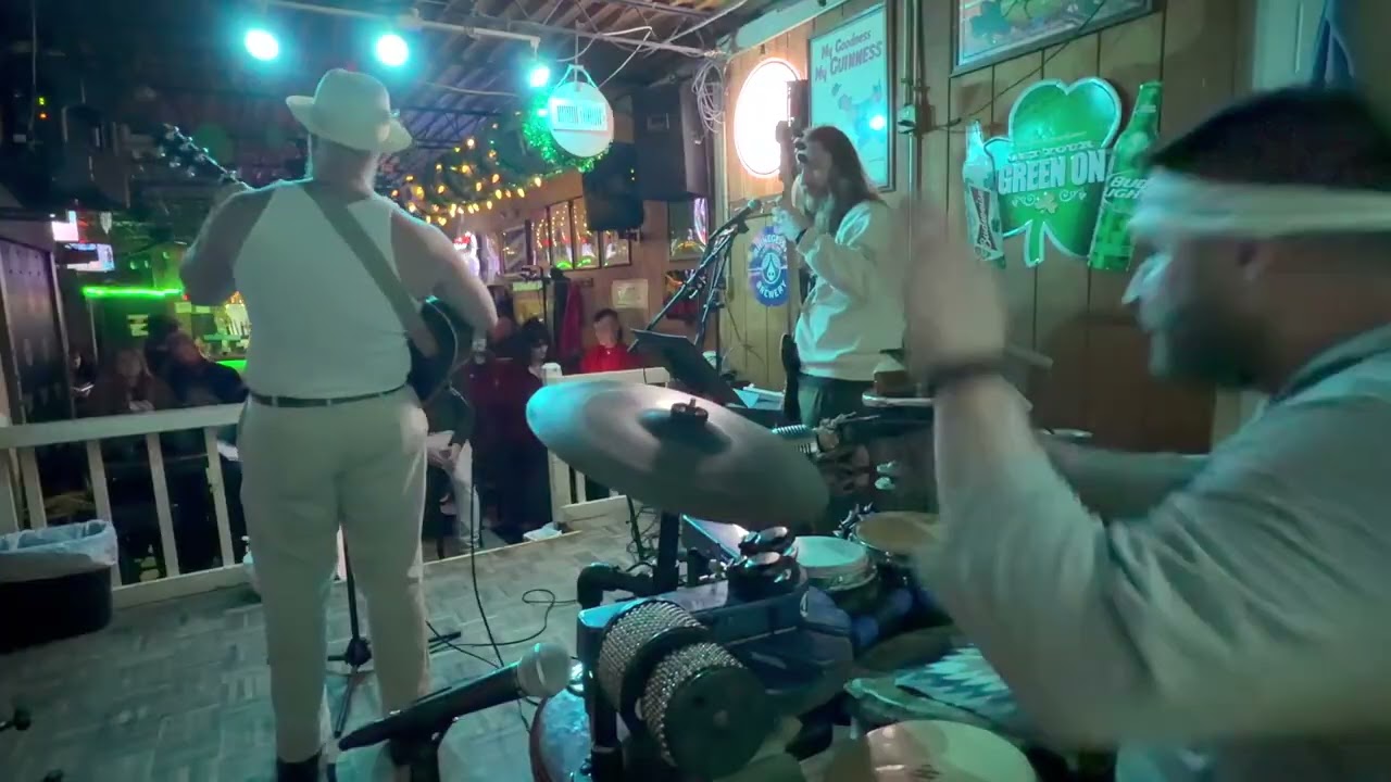 Drummer Rocks a Full Drum Kit With Only His Hands (No Sticks)