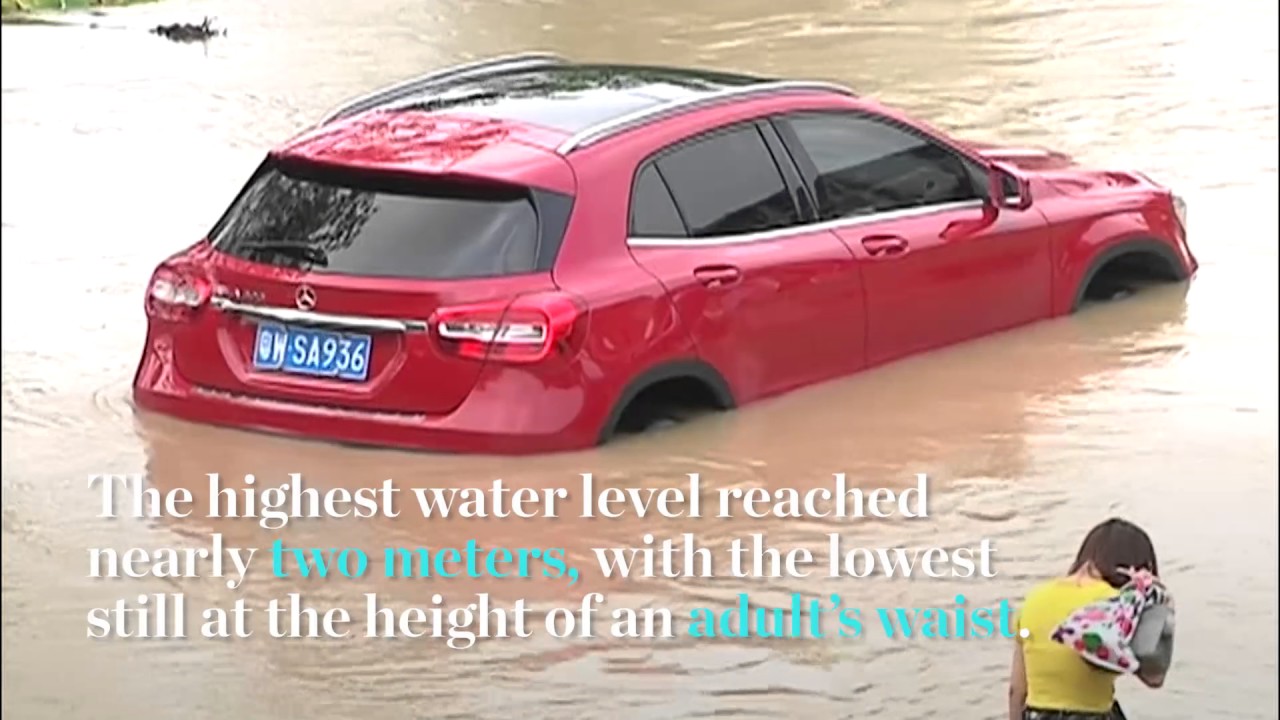 Rainstorm hits northern Guangzhou, people trapped