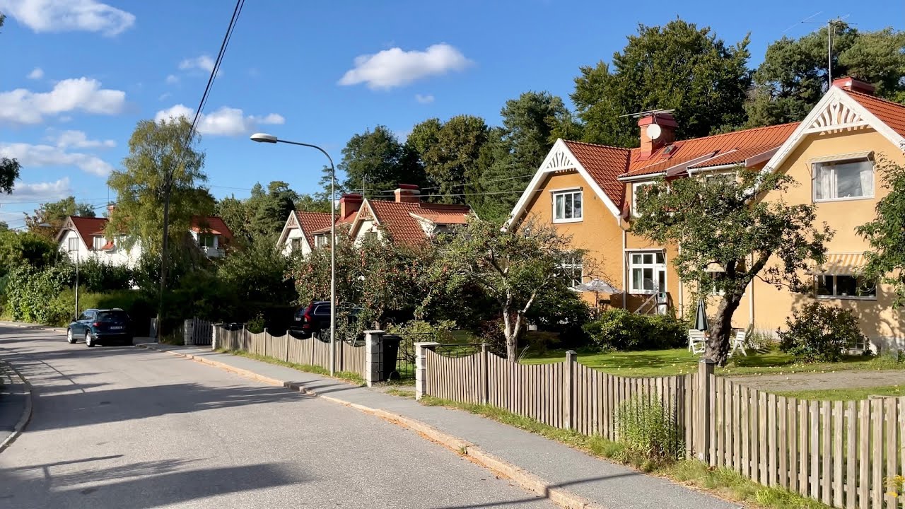 Stockholm Walks: Lindevägen, palmeska villastaden. Pretty suburb in Enskede south of Stockholm