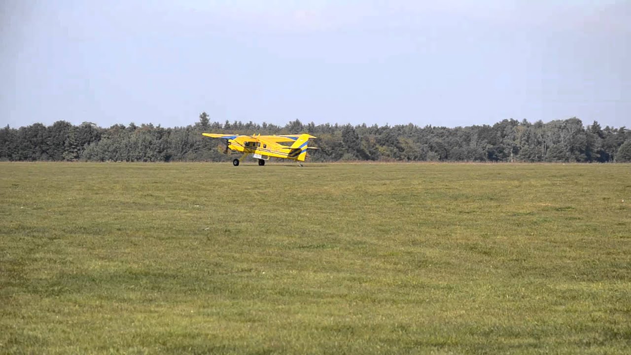Technoavia SM-92T Turbo Finist landing, Michałk&oacute;w EPOM