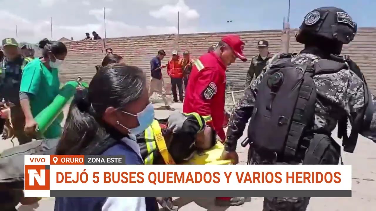 INCENDIO DE MAGNITUD DEJA BUSES QUEMADOS EN ORURO