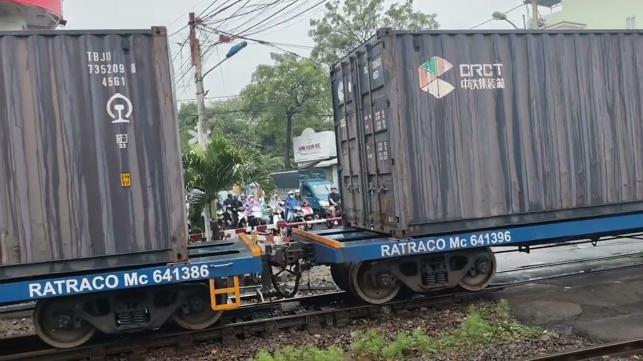 D20E-014 kéo AH2 qua MV (09h21) 11-02-26
