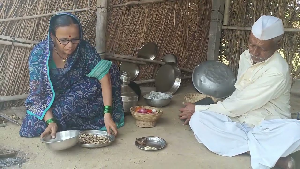 चमचमीत चुलीवरचं बोंबिलचं कालवण ,बोंबिलची झणझणीत चटणी असं दुपारचं आमचं जेवणं | Dry Bombay Duck Curry