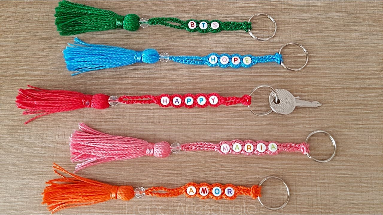 CHAVEIRO DE CROCHÊ COM LETRINHAS - FRANCI ARTESANATO