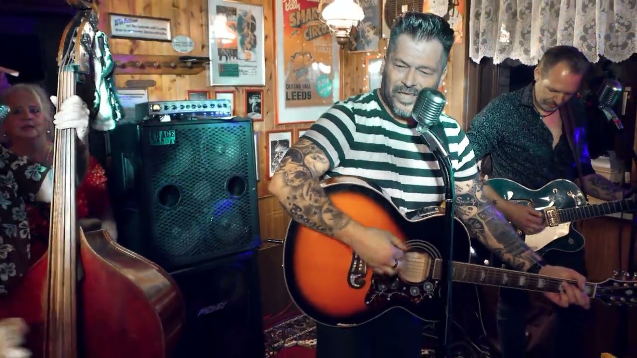 Doghouse Daddy and his Boppin' Blue Hearts 