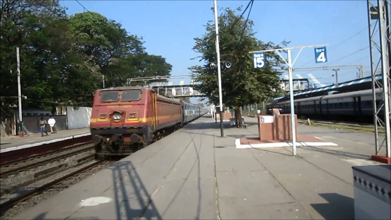 Divastating Action by 12 hrs Late Running 19038 Avadh Express @MPS