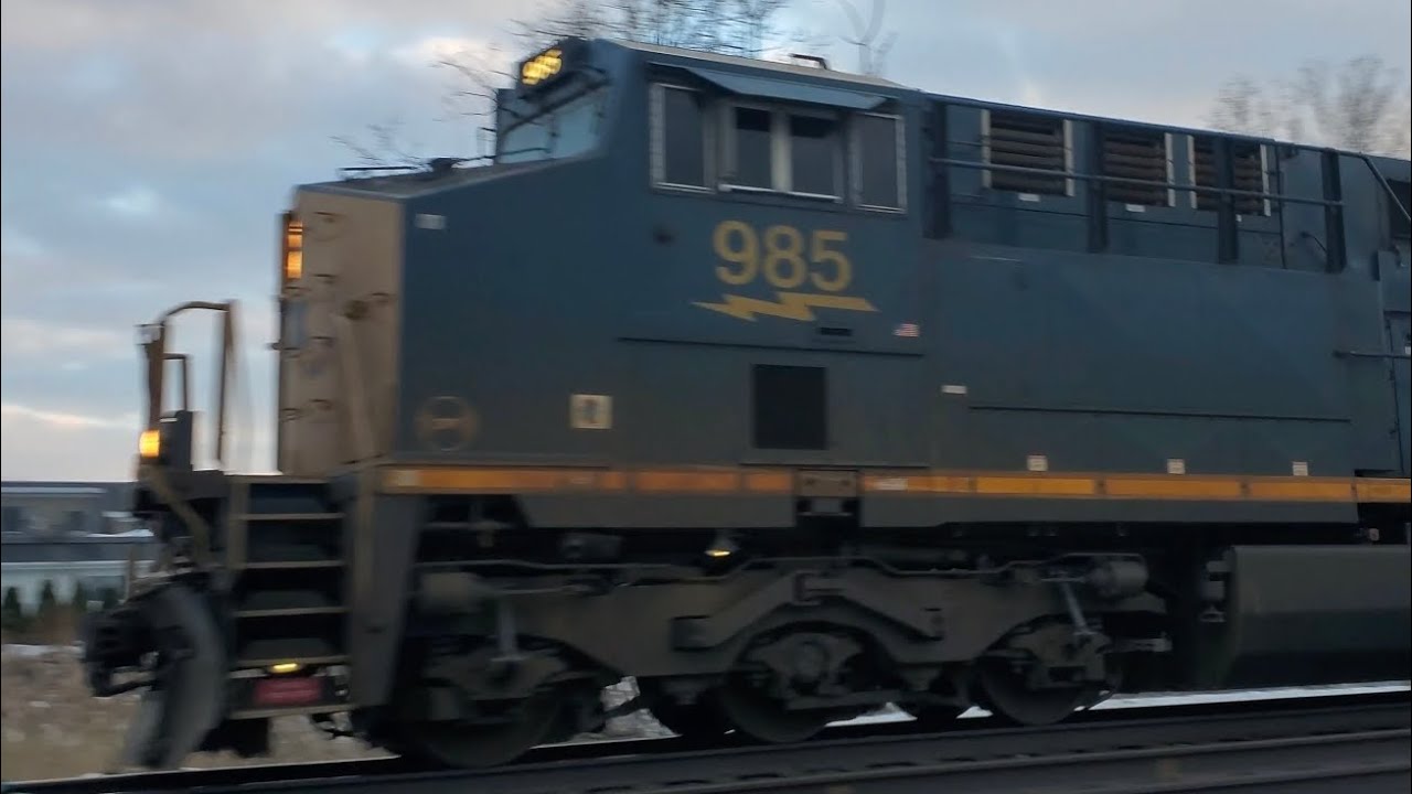 Intermodal CSX 975 End DPU CSX 927