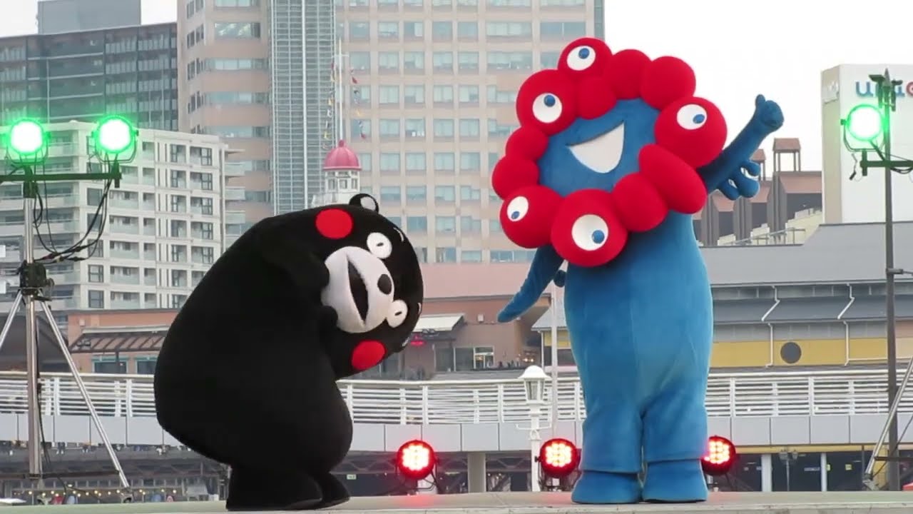 【ファン感謝祭inKANSAI】くまモン､ミャクミャク様のお口に水突っ込む暴挙に(笑　＠メリケンパーク2022/12/04