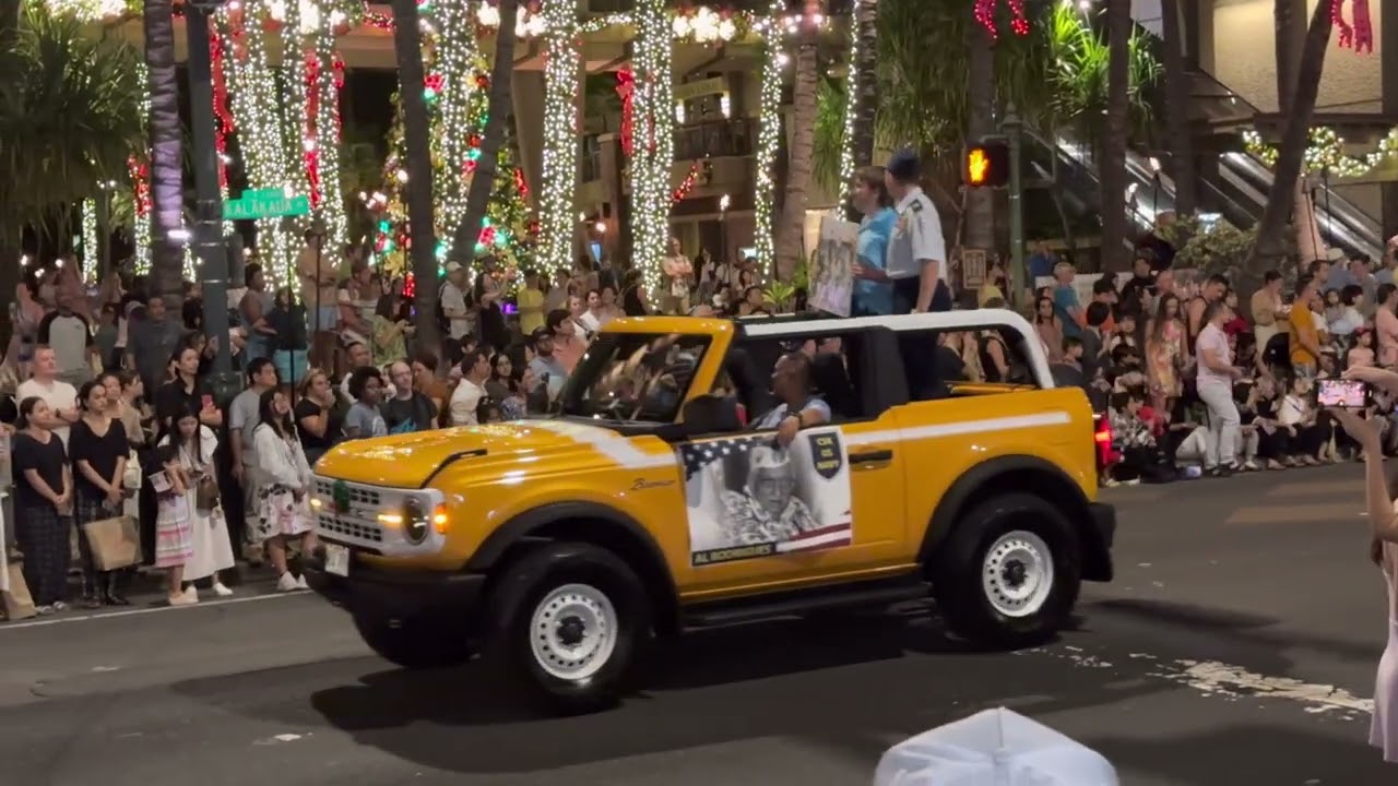 Waikiki Christmas Parade ultra high res