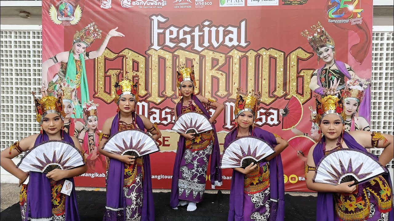 Tampilan Kelompok B di Festival Gandrung Masa ke Masa Tahun 2025