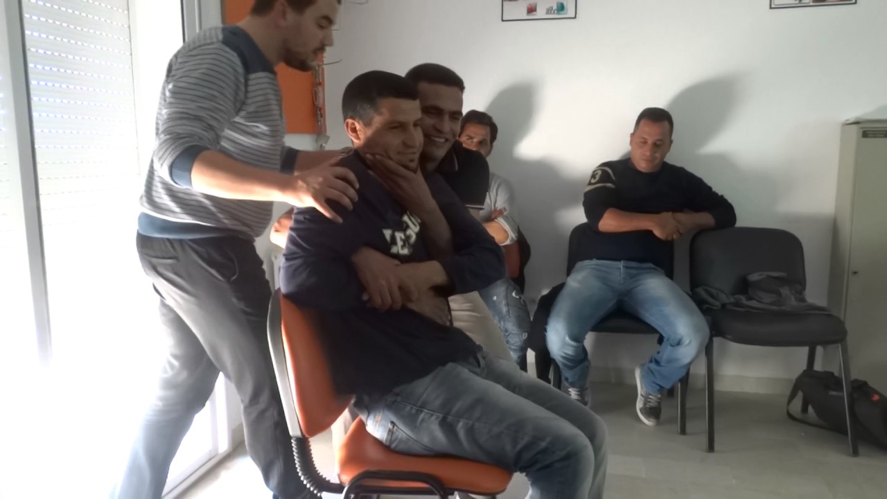 تكوين في الاسعافات الاولية  ; كيف يتم اجلاء المصاب من السيارة في حالت الحادث