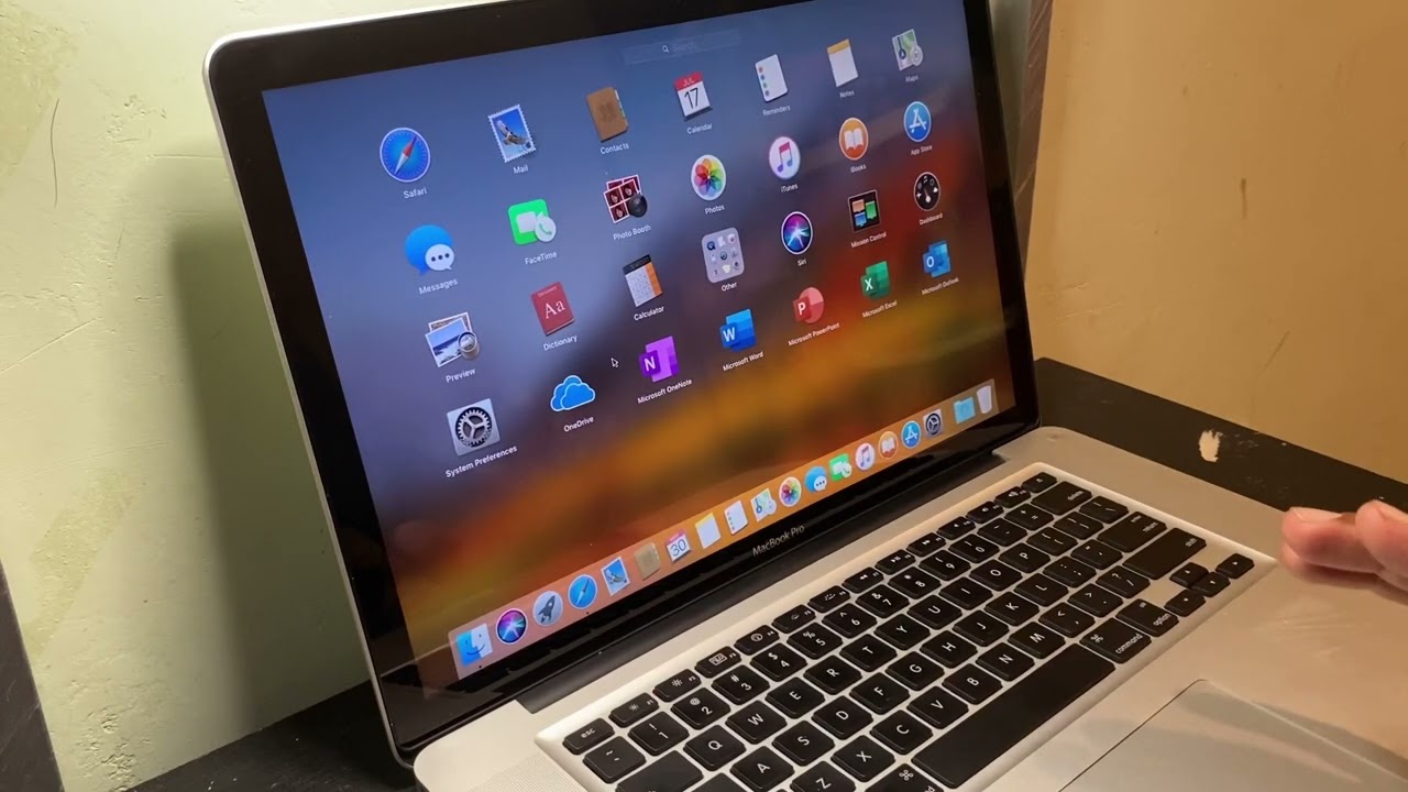 MACBOOK PRO tahun 2011 ( 15 inch core i7 ) unboxing di tahun 2022