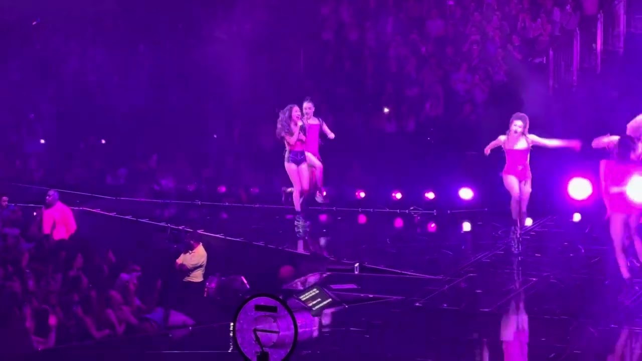 Olivia Rodrigo - Love Is Embarrassing | Wardrobe Malfunction During Performance! LIVE in London 14/5