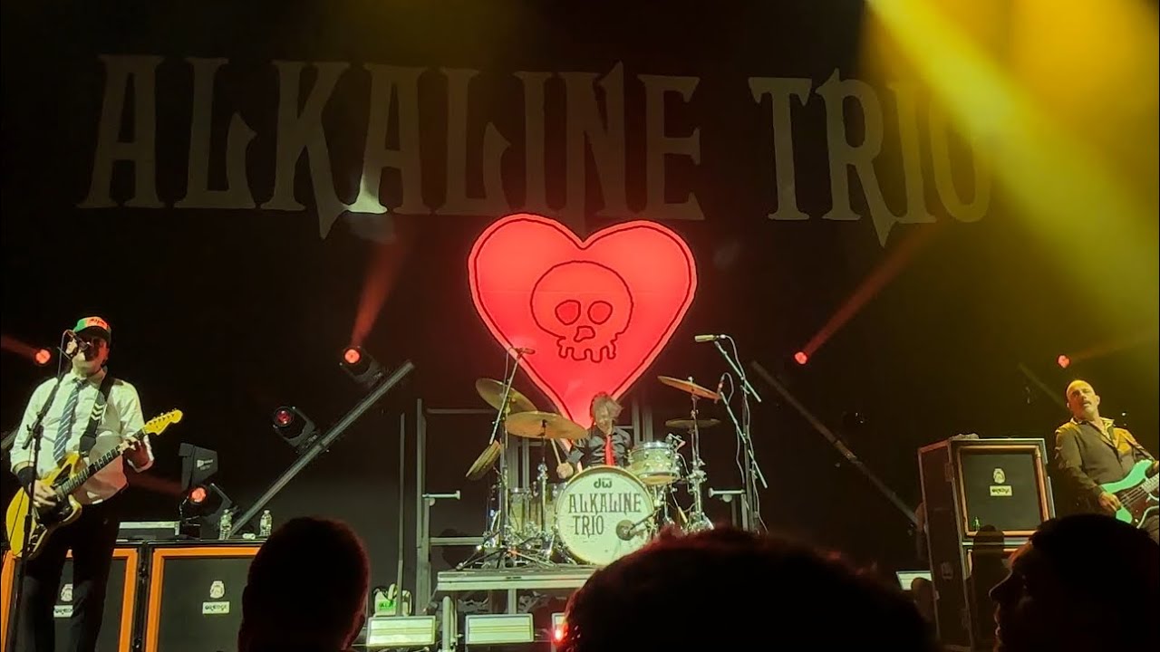Alkaline Trio - Oblivion (first time live) : Live @ Hard Rock Live