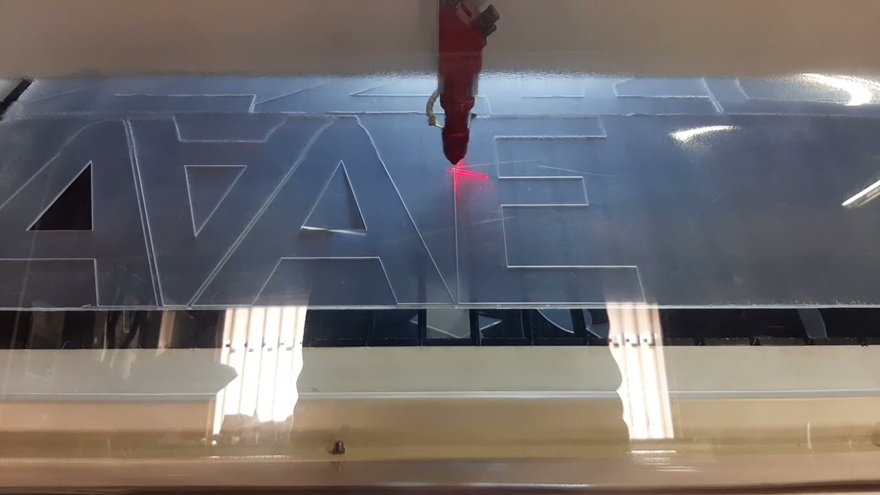 Corte l&aacute;ser de letras de acr&iacute;lico