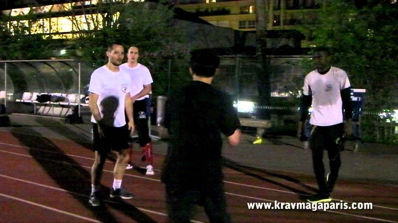 Exercice defensif sur armes Krav-Maga