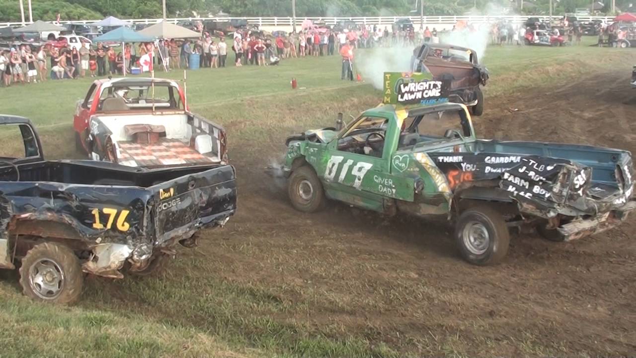 Leamington Demolition Derby 2016 - Truck Class