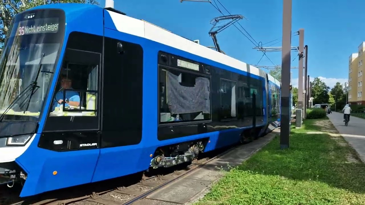 Rostocks neue Strassenbahn Tina in Lichtenhagen 