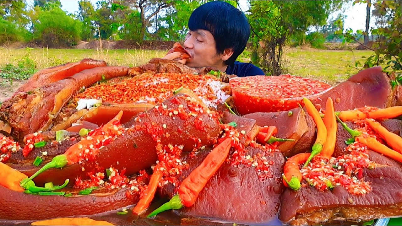 ก๋วยเตี๋ยวหมูสามชั้นแกล้มพริกผักสดแซ่บคักอีหลีครับพี่น้อง ASMR MUKBANG EATING SHOW#โก้อีสานพาแดก 