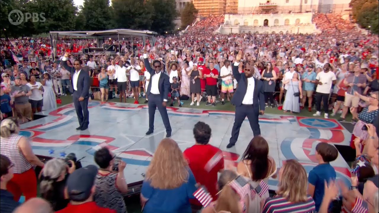 Boyz II Men Performs 