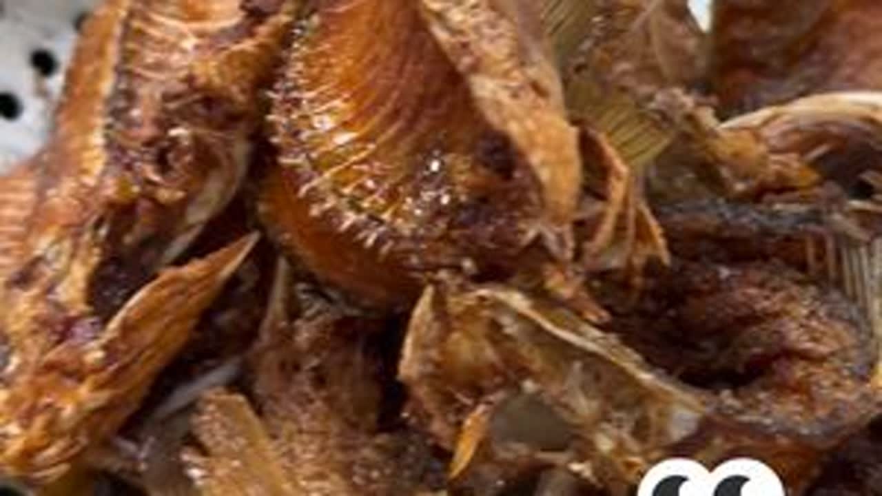 干炸鲫鱼#这是真正的硬菜 #地方特色美食 #我最爱的家乡特色美食 @抖音小助手