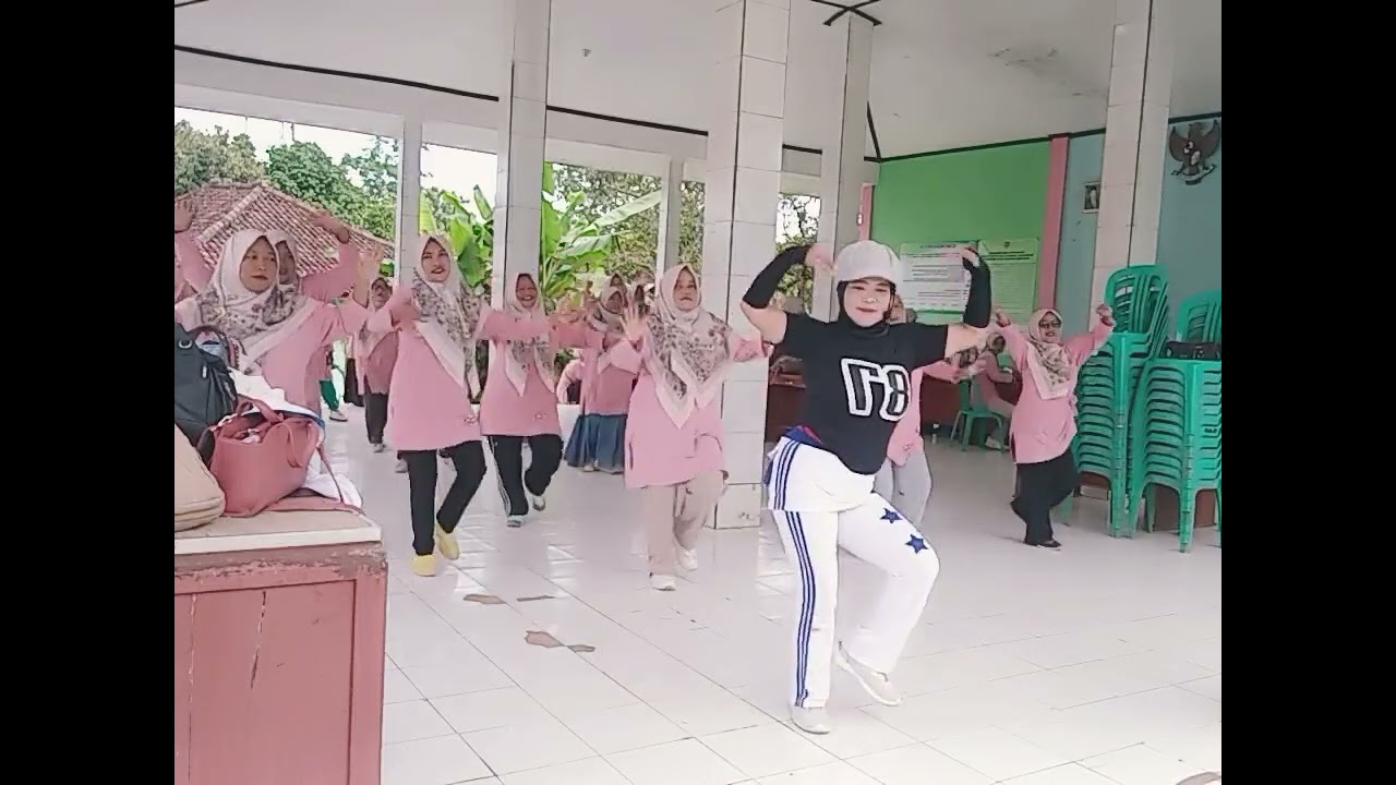 Senam kreasi cinta luar biasa remix versi NIKO SQUAD well ✌️