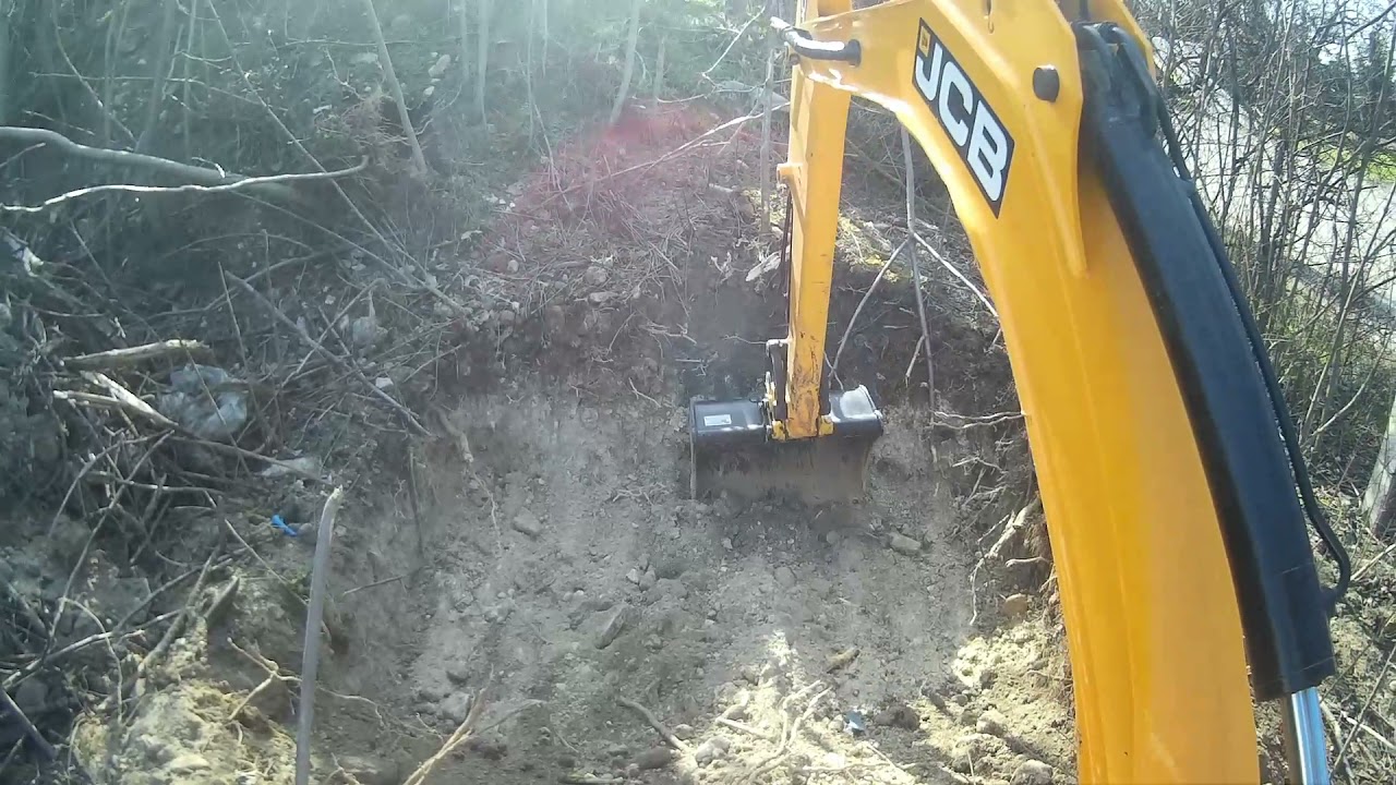 Víz és villany árok ásás JCB 8014