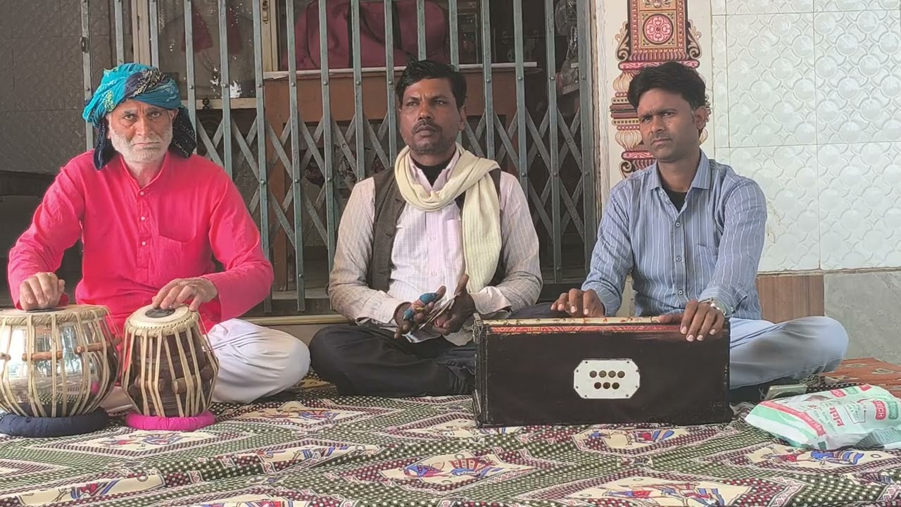 १६७४)बईठकी में #सरस्वती वंदना | हे शारदे भवानी | गायक #मुकेश सिंह तबला #मनोज सिंह #बम ब्यास २१.२.२६