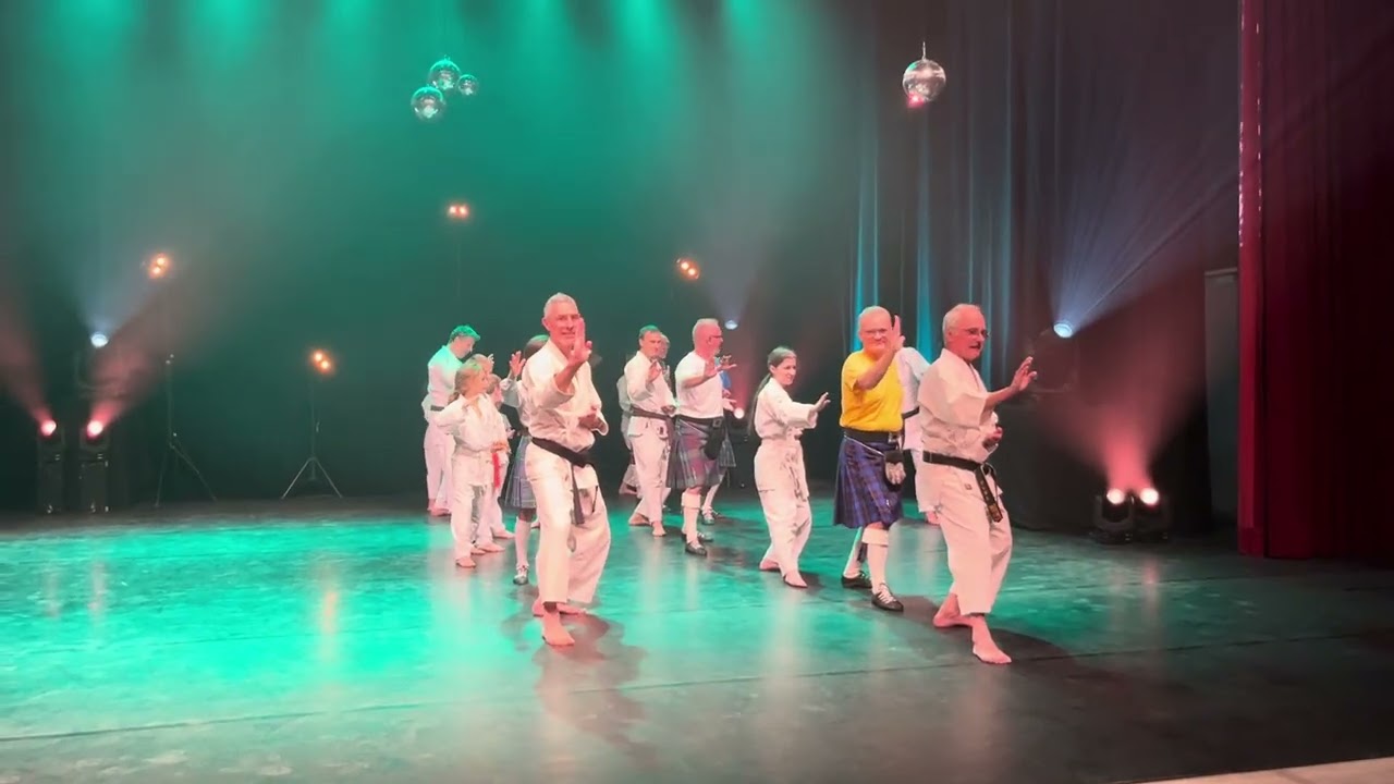 Kilts et Kimonos pour The Dhoon