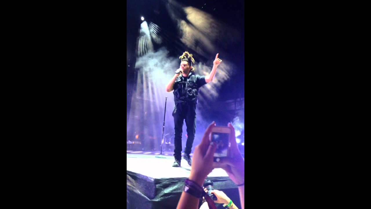 THE WEEKND AT LIFE IS BEAUTIFUL